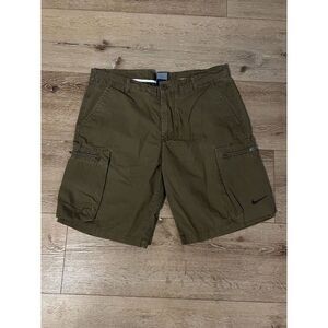 Nike Shorts Mens 36 Cargo Shorts Olive Green Swoosh 613644-322